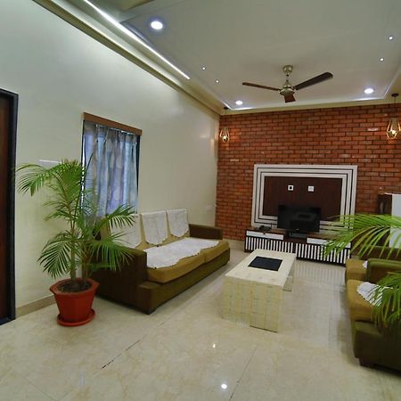 Mid Town Inn Mount Abu Bagian luar foto