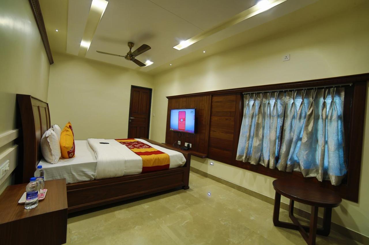 Mid Town Inn Mount Abu Bagian luar foto