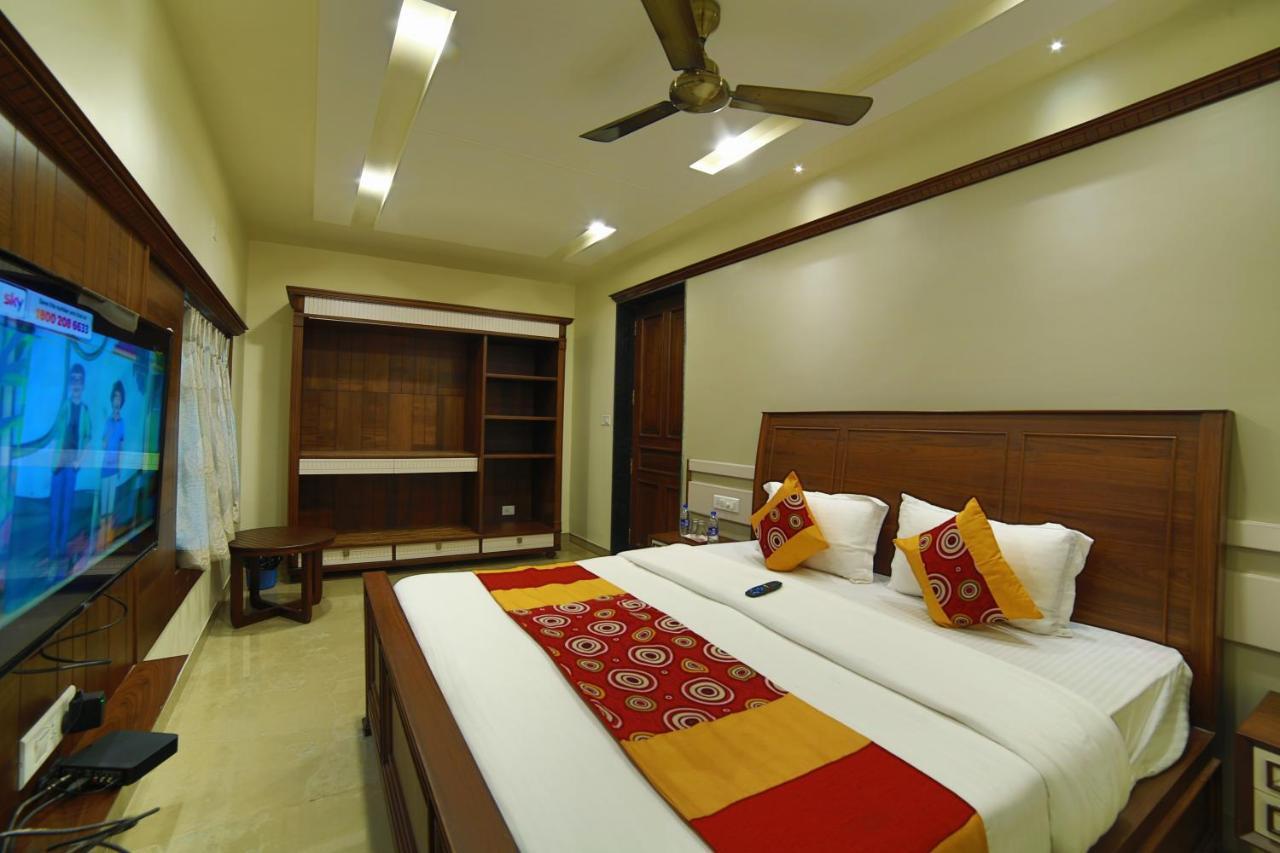 Mid Town Inn Mount Abu Bagian luar foto