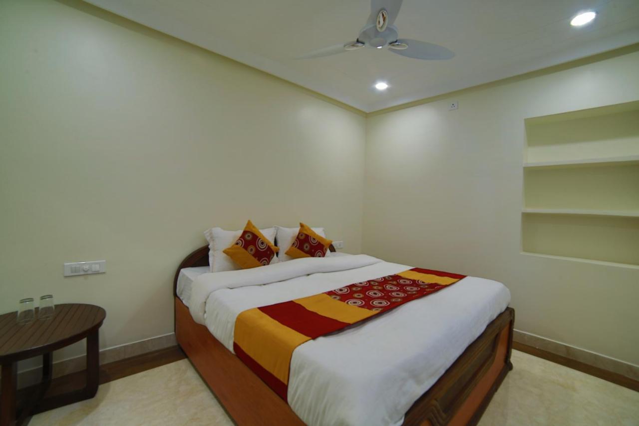 Mid Town Inn Mount Abu Bagian luar foto